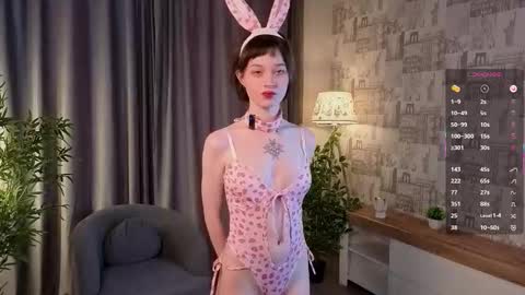 Nicole online show from 10/17/25, 01:09