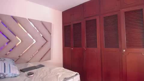 RAVEN FOXTER online show from 11/22/25, 08:08