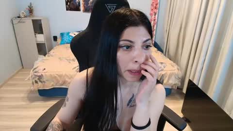 raven_haired_goddess online show from 05/01/26, 06:51