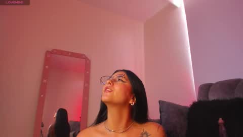 Snapshot of raven_manson chatting on 02/12/26, 01:06 online show from 02/12/26, 01:06