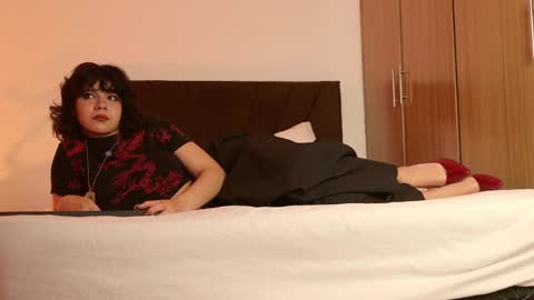 Snapshot of raven_oa chatting on 05/25/26, 11:49 online show from 05/25/26, 11:49