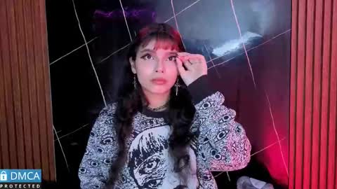 raven_rox_ online show from 11/25/25, 03:28