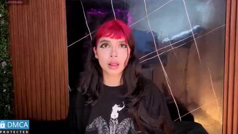 raven_rox_ online show from 12/15/25, 03:00