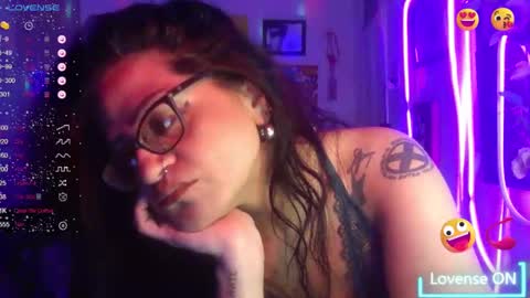 Snapshot of ravenandsin chatting on 10/18/25, 11:27 Raven online show from 10/18/25, 11:27