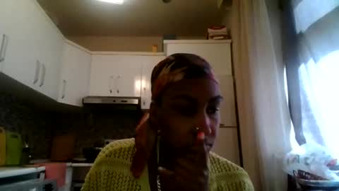 Snapshot of ravenbby chatting on 04/26/26, 10:35 ravenbby online show from 04/26/26, 10:35