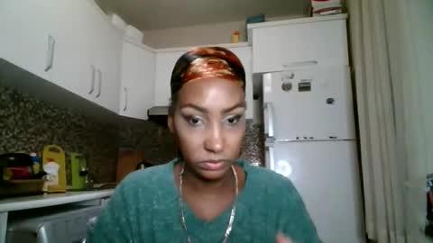 Snapshot of ravenbby chatting on 05/06/26, 08:47 ravenbby online show from 05/06/26, 08:47
