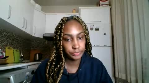 Snapshot of ravenbby chatting on 05/11/26, 08:28 ravenbby online show from 05/11/26, 08:28