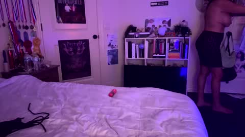 Raven online show from 11/25/25, 03:17