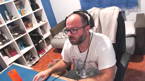 ravingr3d3 online show from 10/04/25, 10:52