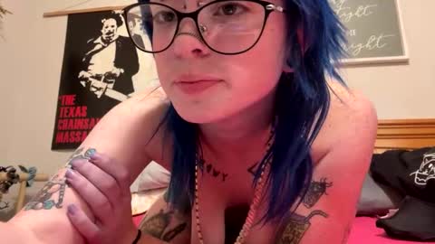 Snapshot of ravyn_xoxo chatting on 11/04/25, 02:05 Ravynn 3 online show from 11/04/25, 02:05