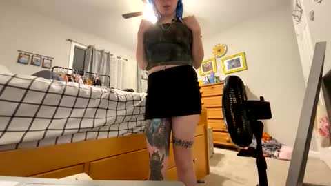 Snapshot of ravyn_xoxo chatting on 11/19/25, 04:12 Ravynn 3 online show from 11/19/25, 04:12