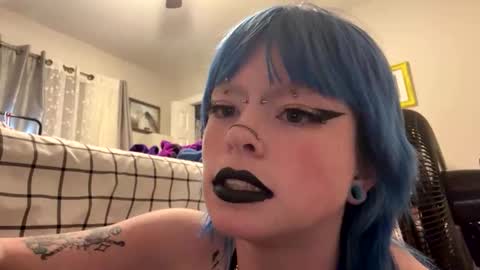 Snapshot of ravyn_xoxo chatting on 11/19/25, 06:52 Ravynn 3 online show from 11/19/25, 06:52