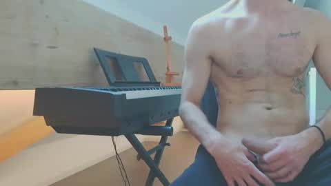 Snapshot of rawfrench chatting on 12/05/25, 01:42 rawfrench online show from 12/05/25, 01:42