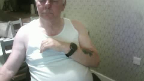 Snapshot of ray47 chatting on 09/15/25, 10:10 ray47 online show from 09/15/25, 10:10