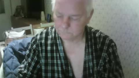 Snapshot of ray47 chatting on 09/17/25, 10:33 ray47 online show from 09/17/25, 10:33