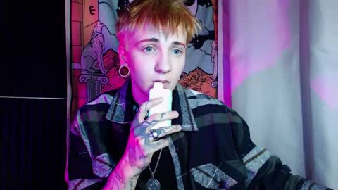 Snapshot of ray_taylorr chatting on 03/13/26, 03:29 Ray online show from 03/13/26, 03:29