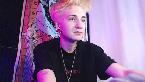 Snapshot of ray_taylorr chatting on 03/20/26, 01:49 Ray online show from 03/20/26, 01:49