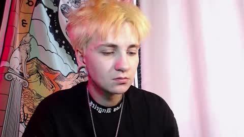 Snapshot of ray_taylorr chatting on 03/23/26, 01:37 Ray online show from 03/23/26, 01:37