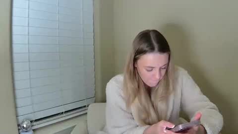 RayBabe online show from 12/17/25, 03:12