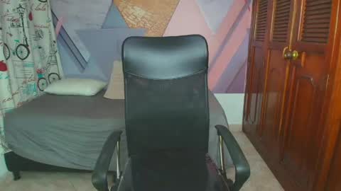 raylin_escobar online show from 05/16/26, 07:56
