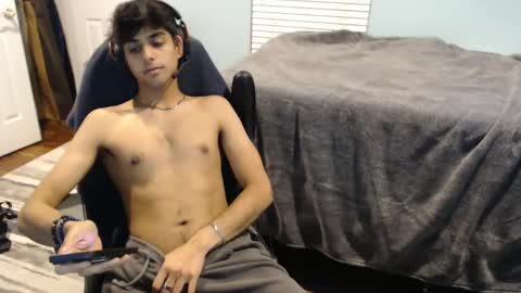 Snapshot of raymondg8596 chatting on 03/04/25, 02:49 raymondg8596 online show from 03/04/25, 02:49