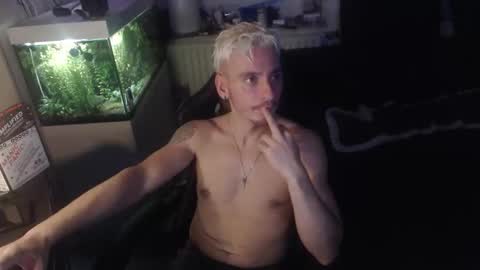 Rayzel online show from 01/16/26, 01:31