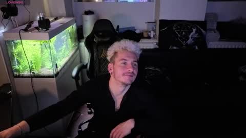 Rayzel online show from 03/19/26, 06:23