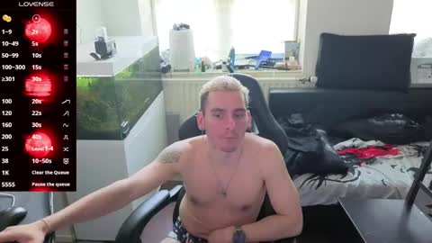 Snapshot of rayzel_white chatting on 05/09/26, 02:33 Rayzel White online show from 05/09/26, 02:33