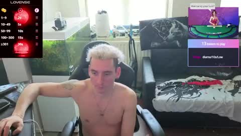 Snapshot of rayzel_white chatting on 05/11/26, 02:01 Rayzel White online show from 05/11/26, 02:01