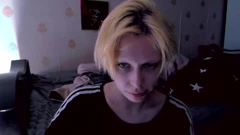 Snapshot of raziel_haze chatting on 04/21/26, 04:19 Yrriel Strife Candy-Demon Caveboy mr. Cringe online show from 04/21/26, 04:19