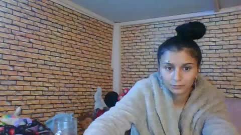 Snapshot of real_coupl3 chatting on 12/04/25, 08:50 real_coupl3 online show from 12/04/25, 08:50