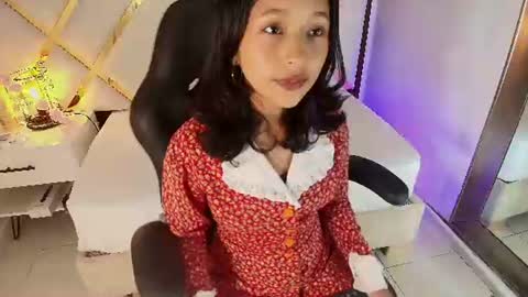Snapshot of real_doncella_pussy chatting on 06/18/26, 04:33 DONCELLA online show from 06/18/26, 04:33