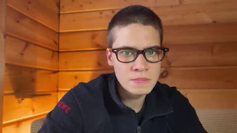 Snapshot of realsupermichael chatting on 12/15/25, 09:35 AliceEve online show from 12/15/25, 09:35