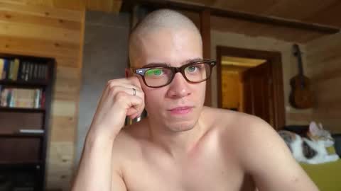 Snapshot of realsupermichael chatting on 03/03/26, 08:42 AliceEve online show from 03/03/26, 08:42