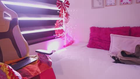 Rebeca  online show from 12/16/25, 12:54