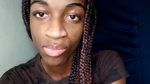 Tu mami Rebecca online show from 07/12/26, 11:45