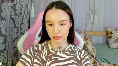 Snapshot of rebecca_vargas chatting on 07/04/26, 01:01 Rebecca online show from 07/04/26, 01:01