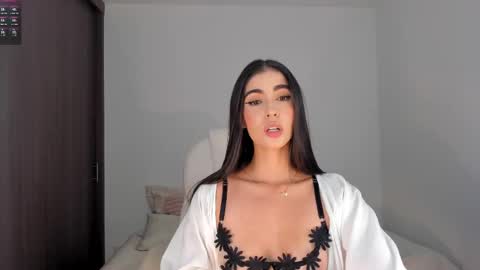 Snapshot of rebeccabaxter chatting on 02/12/25, 12:27 Rebecca online show from 02/12/25, 12:27