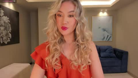 Snapshot of rebeccahudson_ chatting on 05/17/26, 11:28 Rebe online show from 05/17/26, 11:28