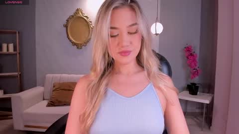 Snapshot of rebeccahudson_ chatting on 05/25/26, 08:37 Rebe online show from 05/25/26, 08:37
