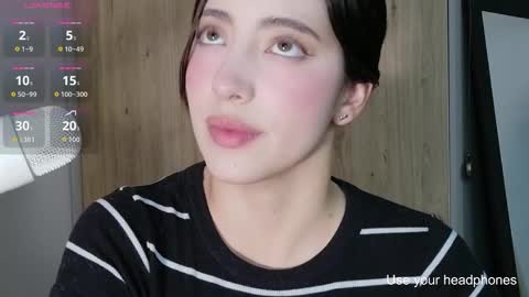 rebeccawhite_meow online show from 12/04/25, 10:18