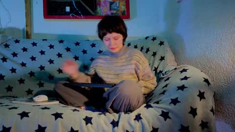 Lara online show from 10/19/25, 05:02