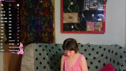 Lara online show from 10/30/25, 04:41