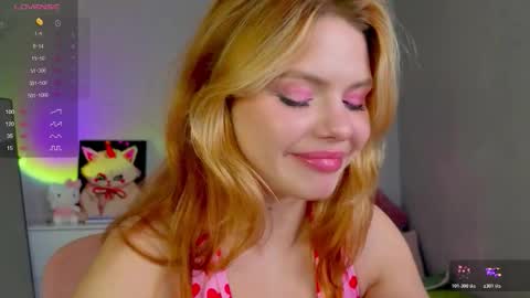 Snapshot of red__candy chatting on 10/22/25, 01:00 red__candy online show from 10/22/25, 01:00