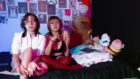 red_cherry2 online show from 06/19/26, 07:34
