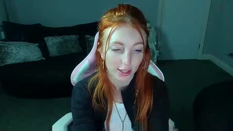 Snapshot of red_firesquirt chatting on 12/18/24, 02:17 Red - online show from 12/18/24, 02:17