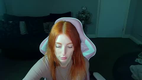 Snapshot of red_firesquirt chatting on 01/22/25, 02:03 Red - online show from 01/22/25, 02:03