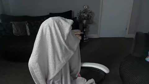 Snapshot of red_firesquirt chatting on 02/12/25, 10:59 Red - online show from 02/12/25, 10:59