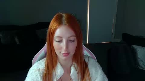 Snapshot of red_firesquirt chatting on 02/18/25, 02:38 Red - online show from 02/18/25, 02:38