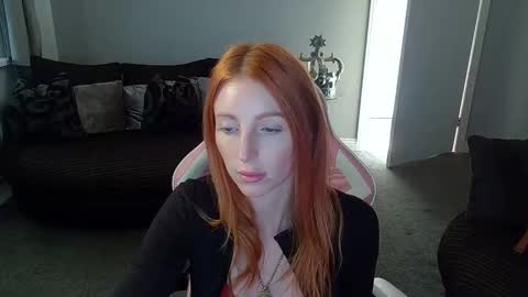 Snapshot of red_firesquirt chatting on 09/25/25, 02:21 Red - online show from 09/25/25, 02:21